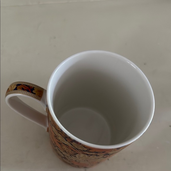 William Morris Acanthus Floral Mug - Picture 3 of 5